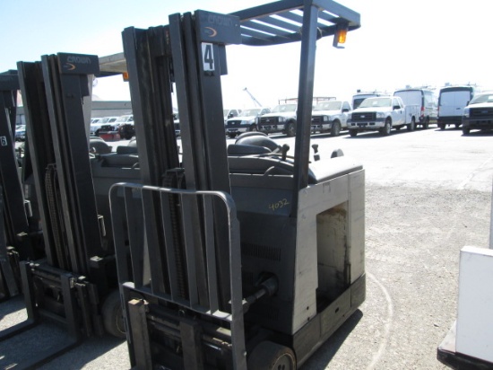 2005 CROWN RC3020 FORKLIFT