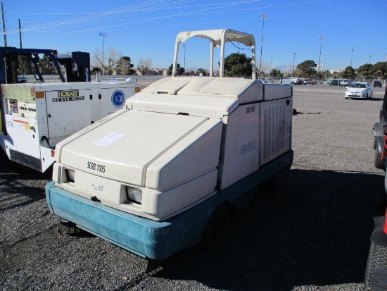 TENNANT 8410 SCRUBBER