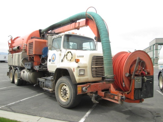 1996 FORD VACTOR 2100