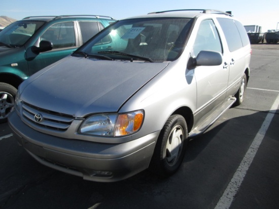 2002 TOYOTA SIENNA