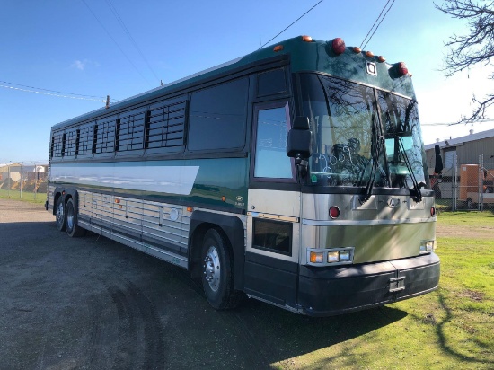 2001 MOTOR COACH INDUSTRIES D4000