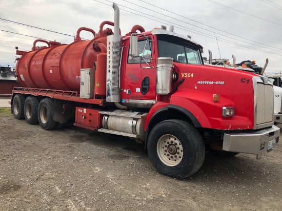 2004 WESTERN STAR 4900FA VAC TRUCK TRI DRIVE