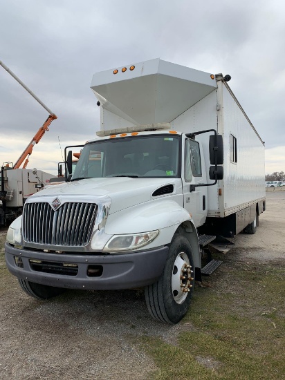 2005 INTL BOX TRUCK