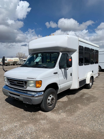 2004 FORD E350 SHUTTLE BS