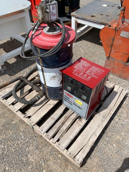 GREASE PUMP & CHARGER