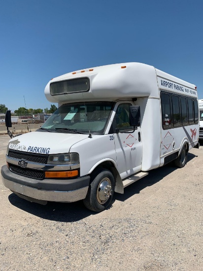 2010 CHEV SHUTTLE BUS