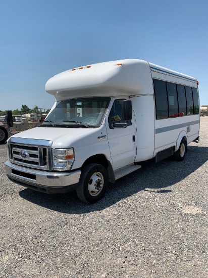 2013 FORD E450 SHUTTLE BS