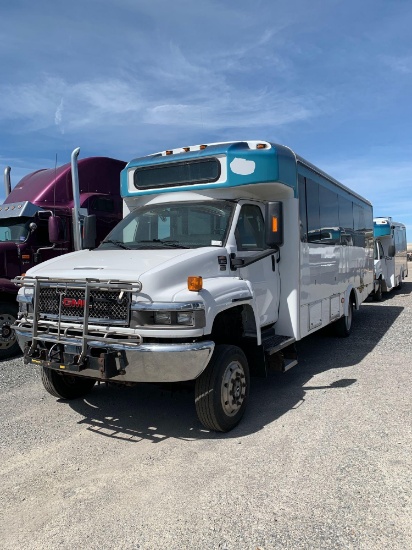 2010 GMC C5500 BUS 4X4