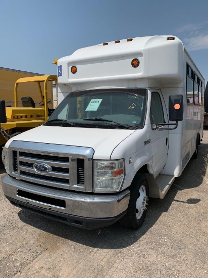 2008 FORD SHUTTLE BUS