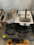 STOVE TOP AND 2 SINKS