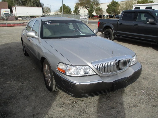 2004 LINCOLN TOWN CAR