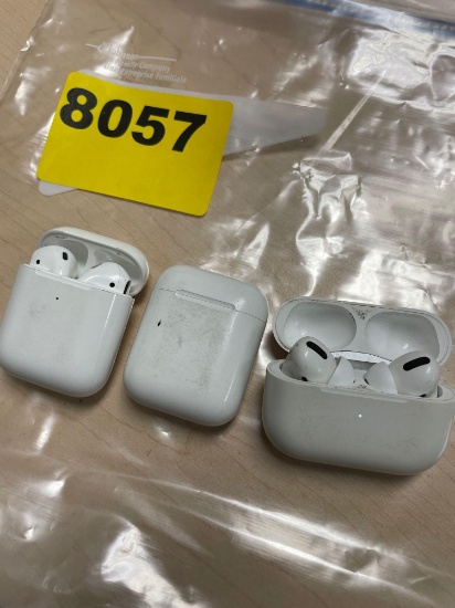 1 AIRPOD PRO AND 2 AIRPODS
