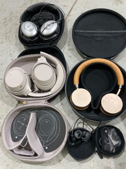 BAG W/ ELECTRONICS - SONY AND BOSE