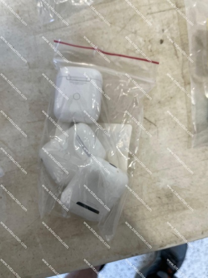 3 AIRPODS
