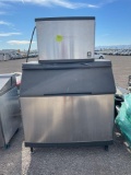 ICE MAKER AND BIN