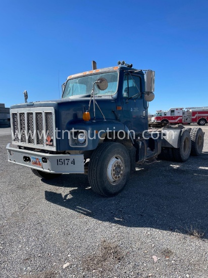 2001 INTL 2674 DAYCAB