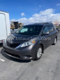 2011 TOYOTA SIENNA AWD