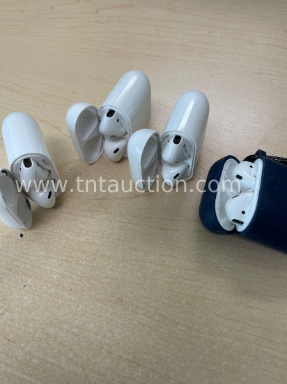 4 AIRPODS