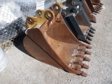 JOHN DEERE BUCKET