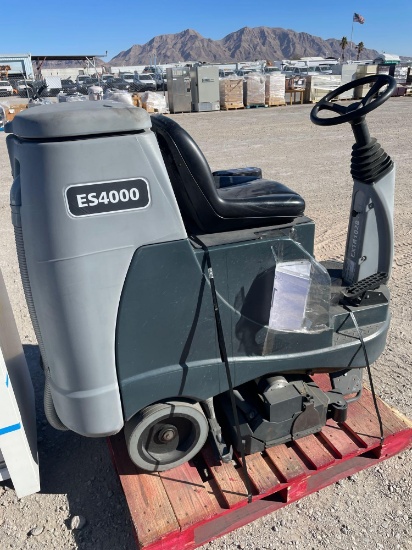 ADVANCE ES4000 FLOOR CLEANER
