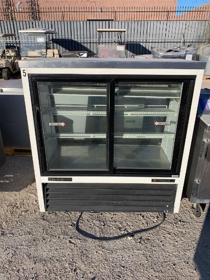 TRUE REFRIGERATED DISPLAY CASE