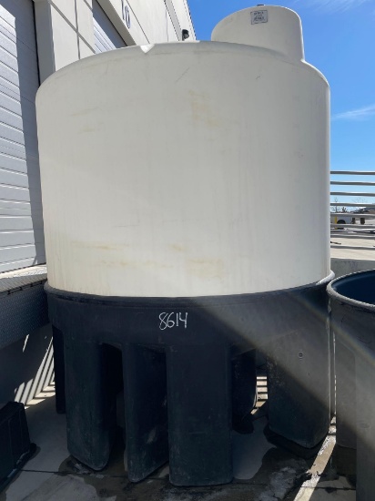 2500 Gal Poly Tank and Base