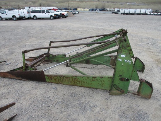 JOHN DEERE LOADER ATTACHMENT