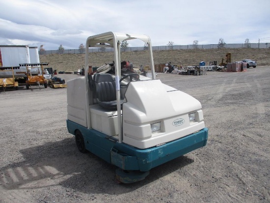 TENNANT 7400 SCRUBBER