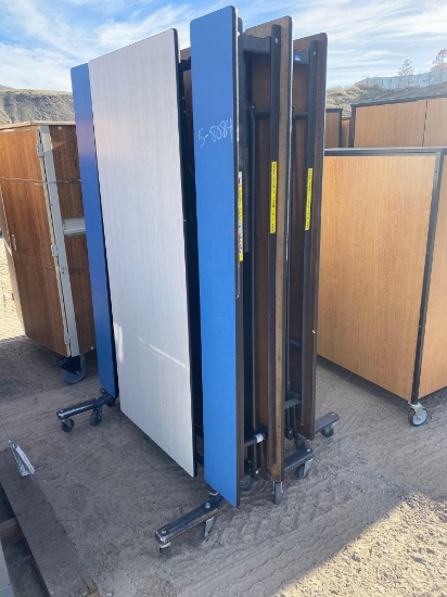 FOLDING TABLE