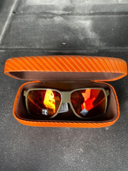 SUNGLASSES
