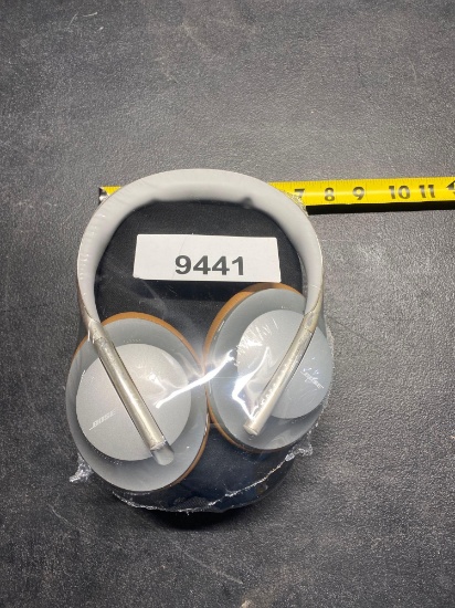 2 BOSE HEADPHONES