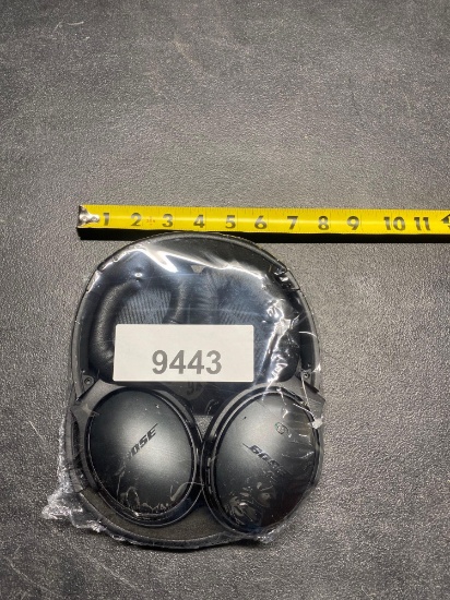 2 BOSE HEADPHONES