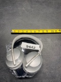 1 BEATS HEADPHONES, 1 BOSE HEADPHONES
