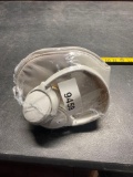 1 BOSE HEADPHONES, 1 BEATS HEADPHONES