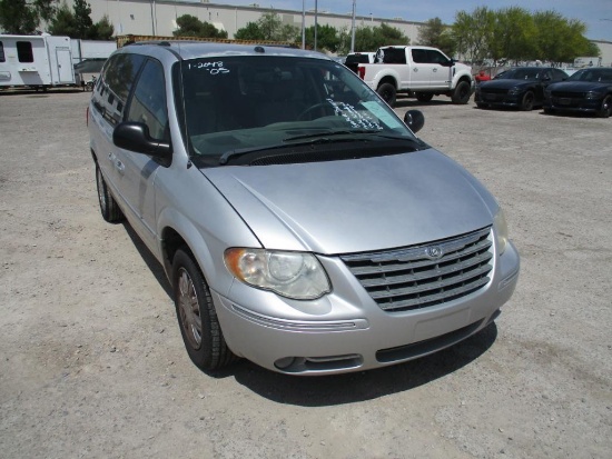 2005 CHRYSLER TOWN & COUNTRY