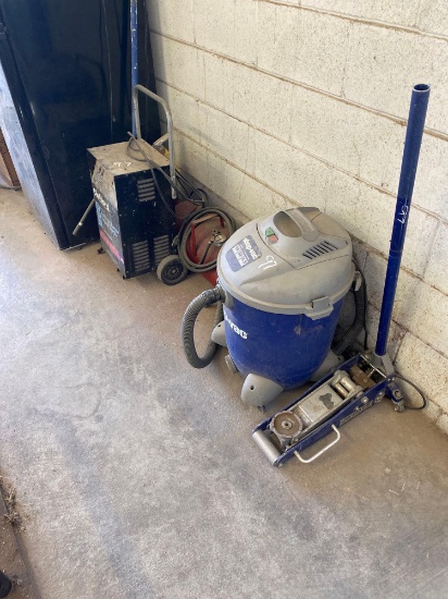 jack, vacuum, tank and charger