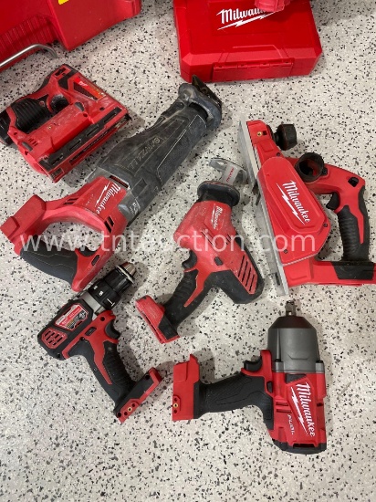 MILWAUKEE PACK OUT W/ TOOLS