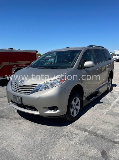 2015 Toyota Sienna ADA