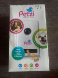 Petzi Treat Cam