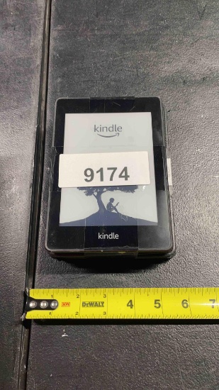 4 KINDLE E-READERS