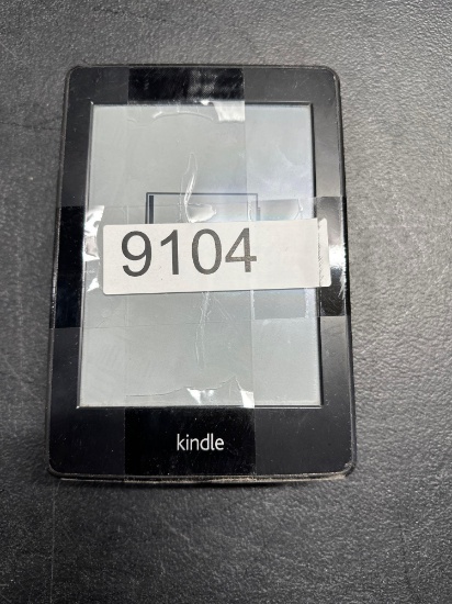 4 AMAZON KINDLE E-READERS
