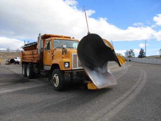 1999 Intl 2574 Dump