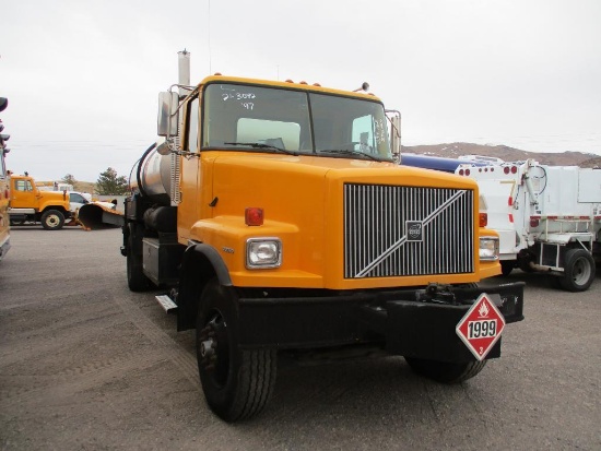 1997 Volvo Distributor Truck
