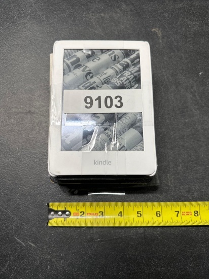 5 KINDLE E-READERS