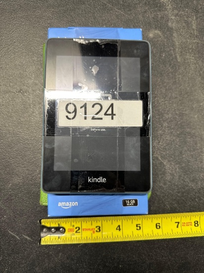 4 KINDLE E-READERS