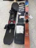 2 snowboards and skiis