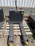 Crown pallet jack - no key