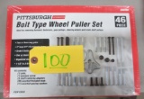 Bolt type wheel puller set