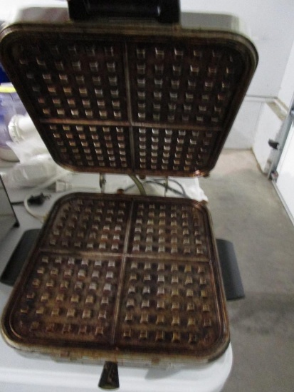 Dainty-Maid Waffle Maker