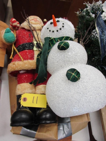Santa Claus and Snowman D?cor.